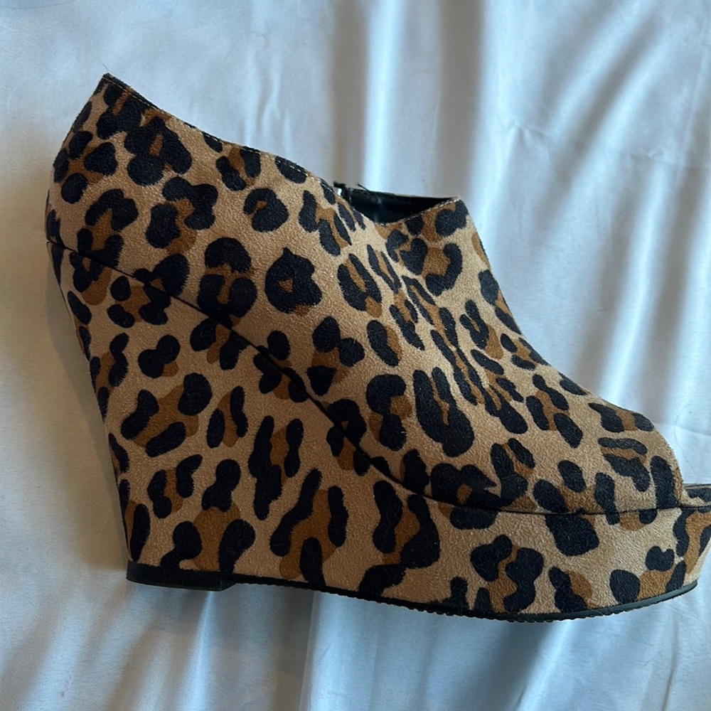 Cheetah print platform peep toe shoes